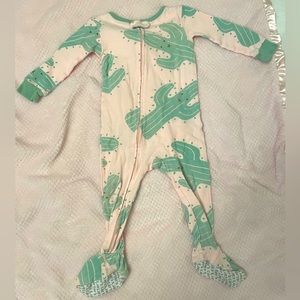 Carter’s 12M Footed Zipper Pajamas • Baby Size 12 months